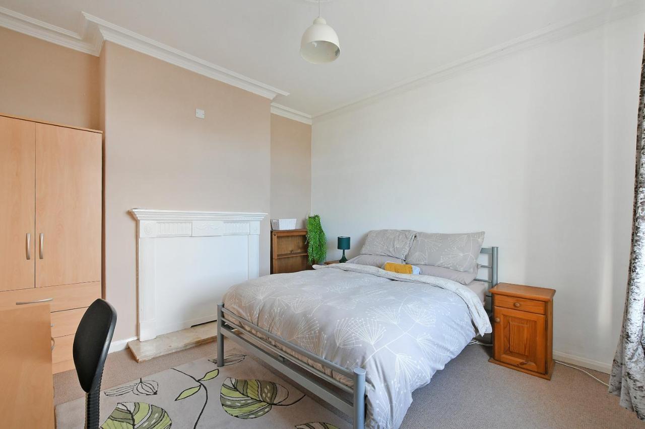 Spacious 4br, Parking, Near Centre, Accommodates 8 Sheffield