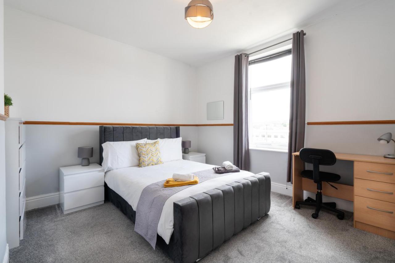 Holiday home Spacious 4br, Parking, Near Centre, Accommodates 8 Sheffield