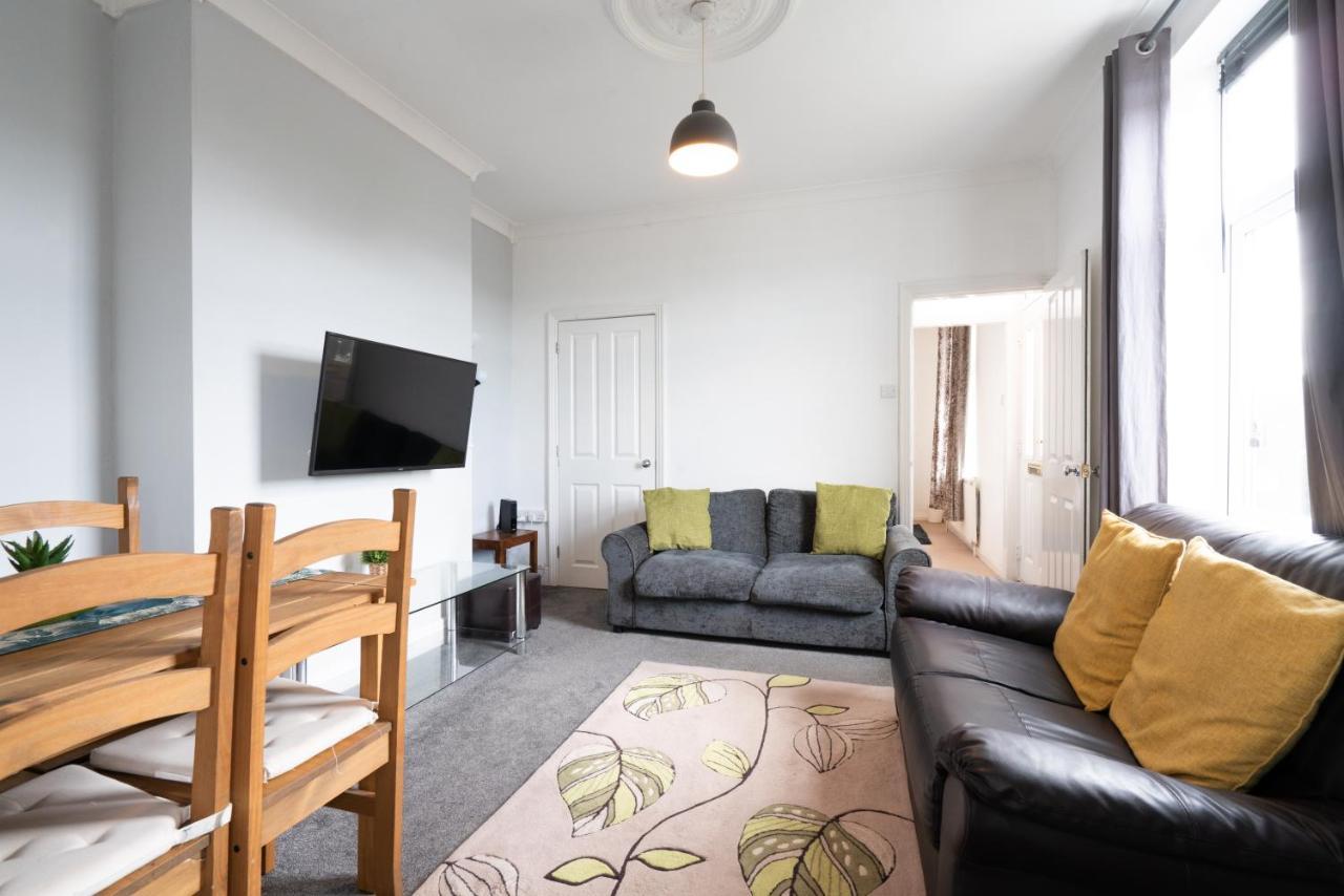 Holiday home Spacious 4br, Parking, Near Centre, Accommodates 8 Sheffield